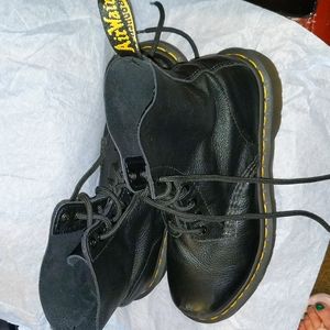 DR MARTENS BLACK SOFT LEATHER 8 HOLES